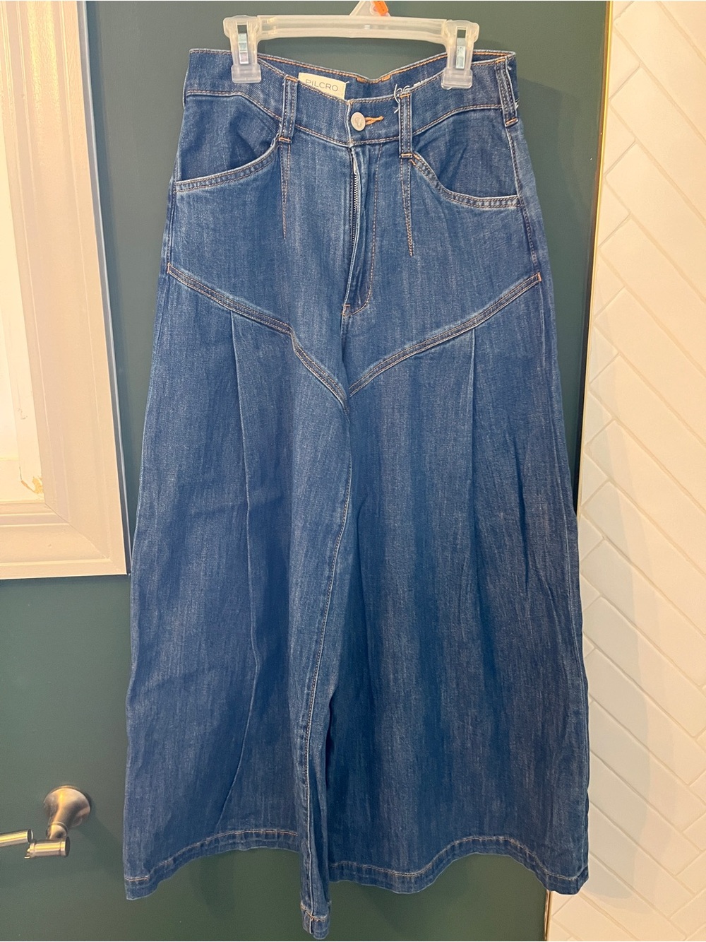 Pilcro Seamed Flounce High-Rise Wide-Leg Jeans in Light/Medium Blue Wash - Picture 2 of 4